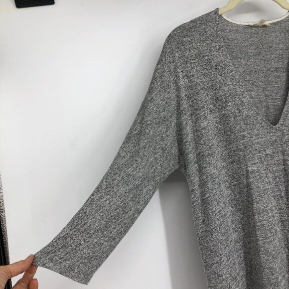 Aritzia Wilfred Free Grey Heathered Deep V neck 3/4 Sleeve Shirt size XS - Picture 9 of 15